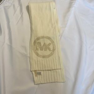Excellent condition Michael Kors extra long winter scarf!